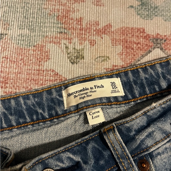 Abercrombie & Fitch Curve Love Jeans - Picture 3 of 3
